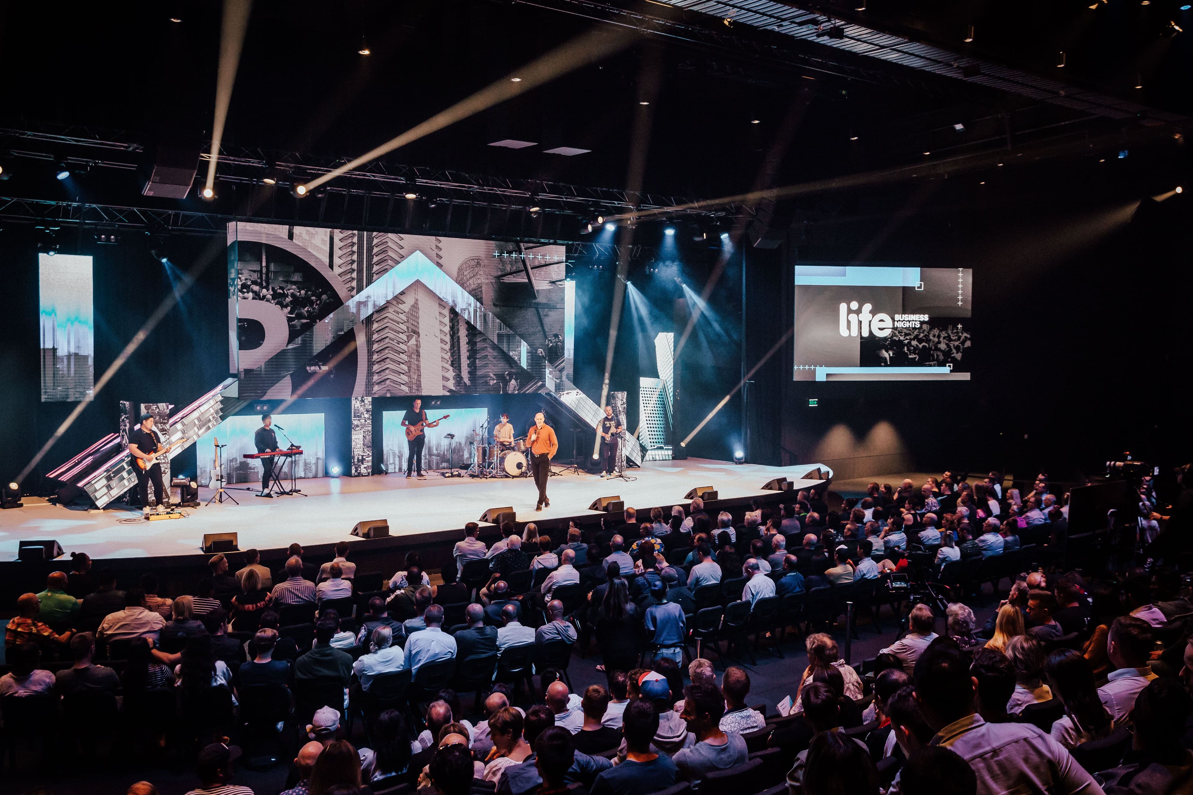 LIFE business night event